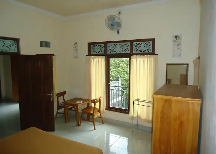 Kenari House بيت ضيافة 3*