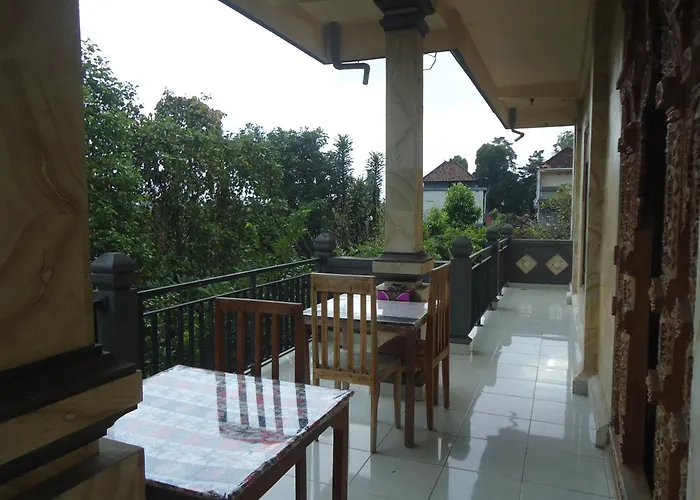 Kenari House 3*